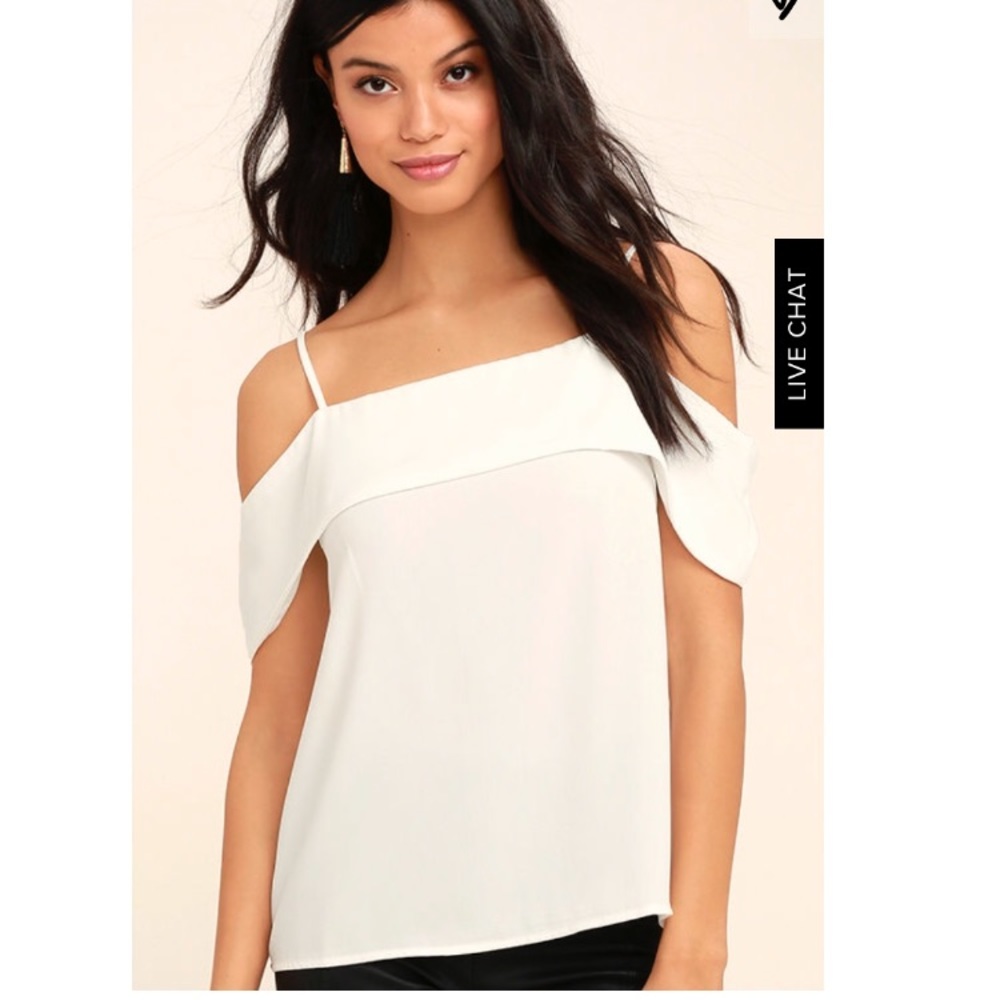 ⭐️NWT⭐️ Lulu’s off-the-shoulder top